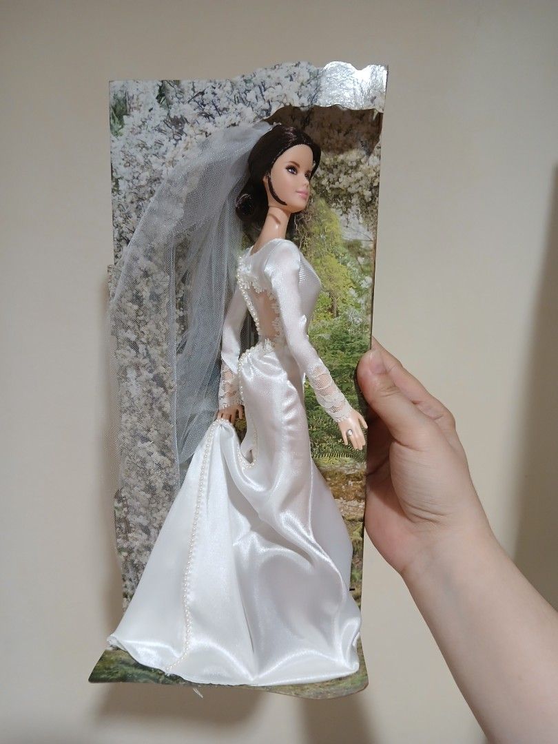 Twilight Bella Swan Wedding Barbie Doll (Category: Figurines & Statues) located in Subic. Submitted by frncnjntmr22 (Listing ID 1469749830, Image 1). Description: ootb with back can include box but already yellow.