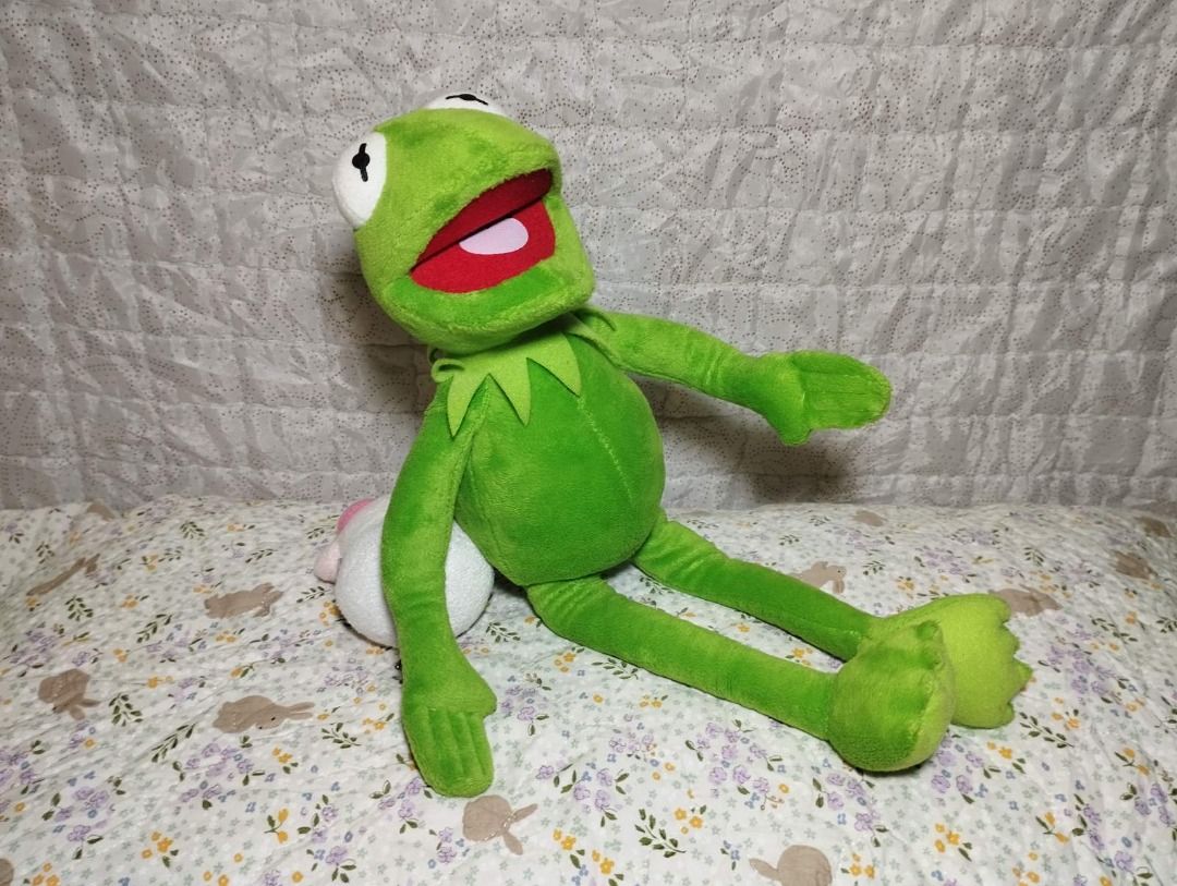 Ty Kermit the Frog Muppets plush toy (Category: Plushies & Soft Toys) located in Cagayan de Oro. Submitted by pochimart (Listing ID 1469719073, Image 1). Description: Authentic Kermit the Frog Plush! 🟢✨ It's hard being green... (Check Images Please) ⭐₱250 Note: It's pre-loved. Features internal bendable flat metal wires/armatures inside both arms and legs. You can fully pose his limbs, bend them, and make him sit or wave. Perfect for display or 