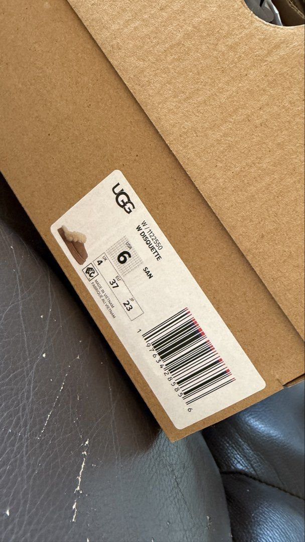 UGG （分類：厚底鞋）位於 Hong Kong。 由 pearlss 提交（商品編號 1469600212，圖片 5）。簡介： 只穿過一次。