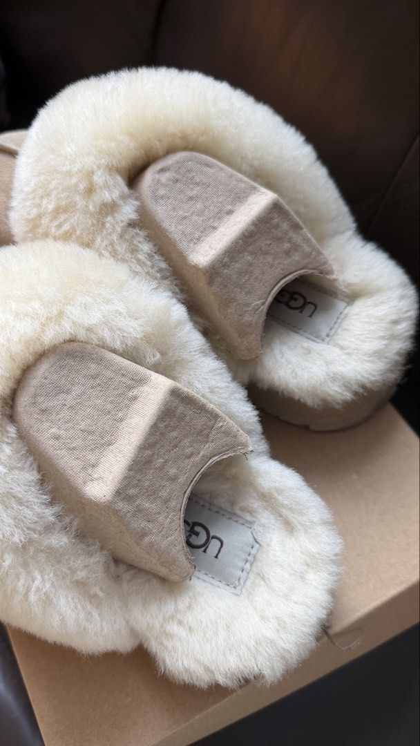 UGG （分類：厚底鞋）位於 Hong Kong。 由 pearlss 提交（商品編號 1469600212，圖片 4）。簡介： 只穿過一次。