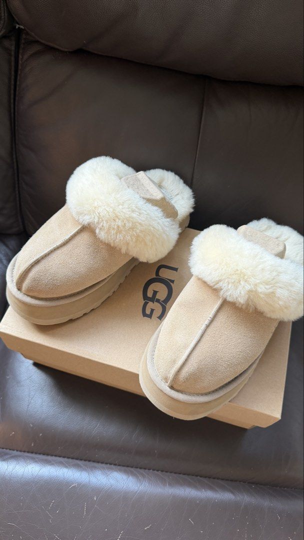 UGG （分類：厚底鞋）位於 Hong Kong。 由 pearlss 提交（商品編號 1469600212，圖片 3）。簡介： 只穿過一次。