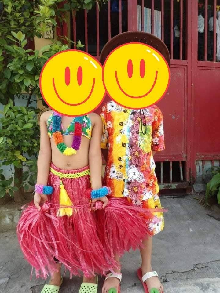 Hawaiian Costume (Category: Babies & Kids Fashion) located in Manila. Submitted by tindahanniatelizcehl (Listing ID 1469585006, Image 1). Description: U.N Hawaiian Costume (Girl) Kasya 6 years old Twice nagamit matagal natambak Ayusin na lang po linisin at dadagdagan niyo na lang accesories🙂 Location: Near Pritil Market.