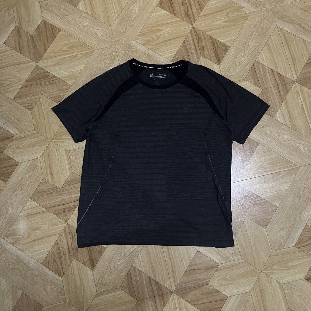 Under Armour Compression shirt (Category: Activewear) located in Cavite. Submitted by sacmaestro444 (Listing ID 1469691081, Image 1). Description: XL on tag 24x27 print good condition overall good condition.