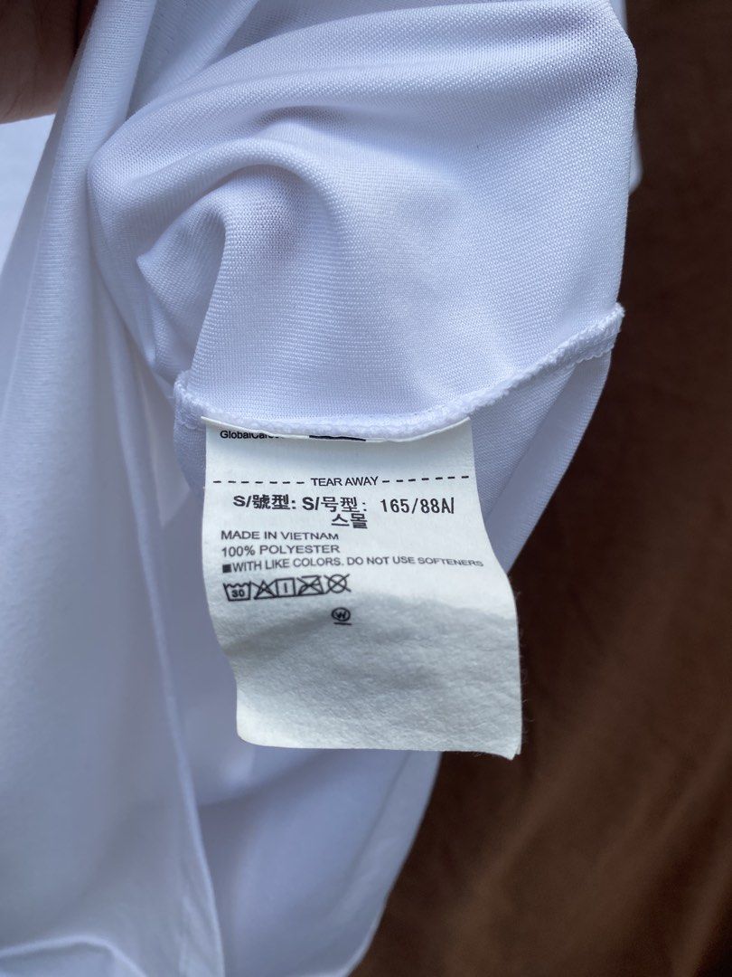 UNDER ARMOUR DRY FIT SHIRT WHITE (Category: Tshirts & Polo Shirts ) located in Antipolo. Submitted by treasurethings02 (Listing ID 1469650014, Image 3). Description: UNDER ARMOUR DRY FIT SHIRT EXCELLENT TO ASNEW CONDITION 10/10 CR DIMENSIONS 22W/28L STRETCHABLE MATERIAL GANDA NETO SOBRA DETAILS PHOTO🫶🏻.