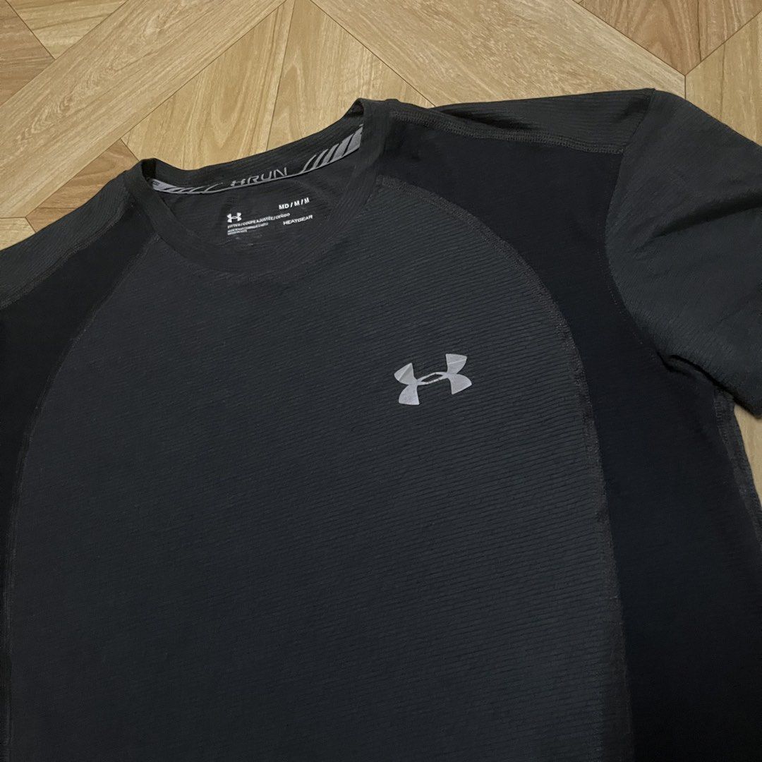 UNDER ARMOUR heatgear shirt (Category: Activewear) located in Cavite. Submitted by sacmaestro444 (Listing ID 1469689805, Image 2). Description: medium on tag 18x25 good condition minimal hairline in logo overall good condition.