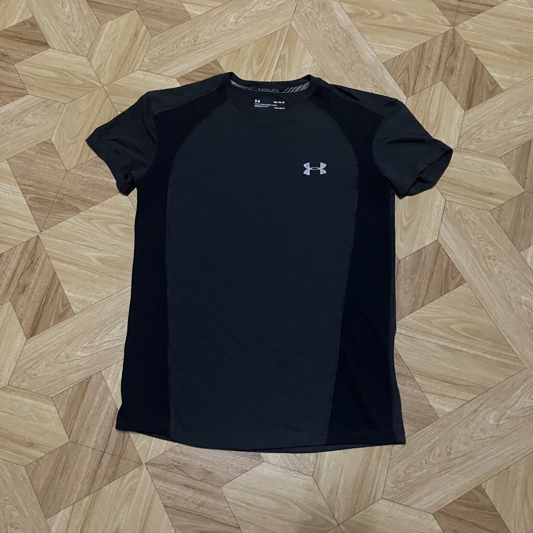 UNDER ARMOUR heatgear shirt (Category: Activewear) located in Cavite. Submitted by sacmaestro444 (Listing ID 1469689805, Image 1). Description: medium on tag 18x25 good condition minimal hairline in logo overall good condition.