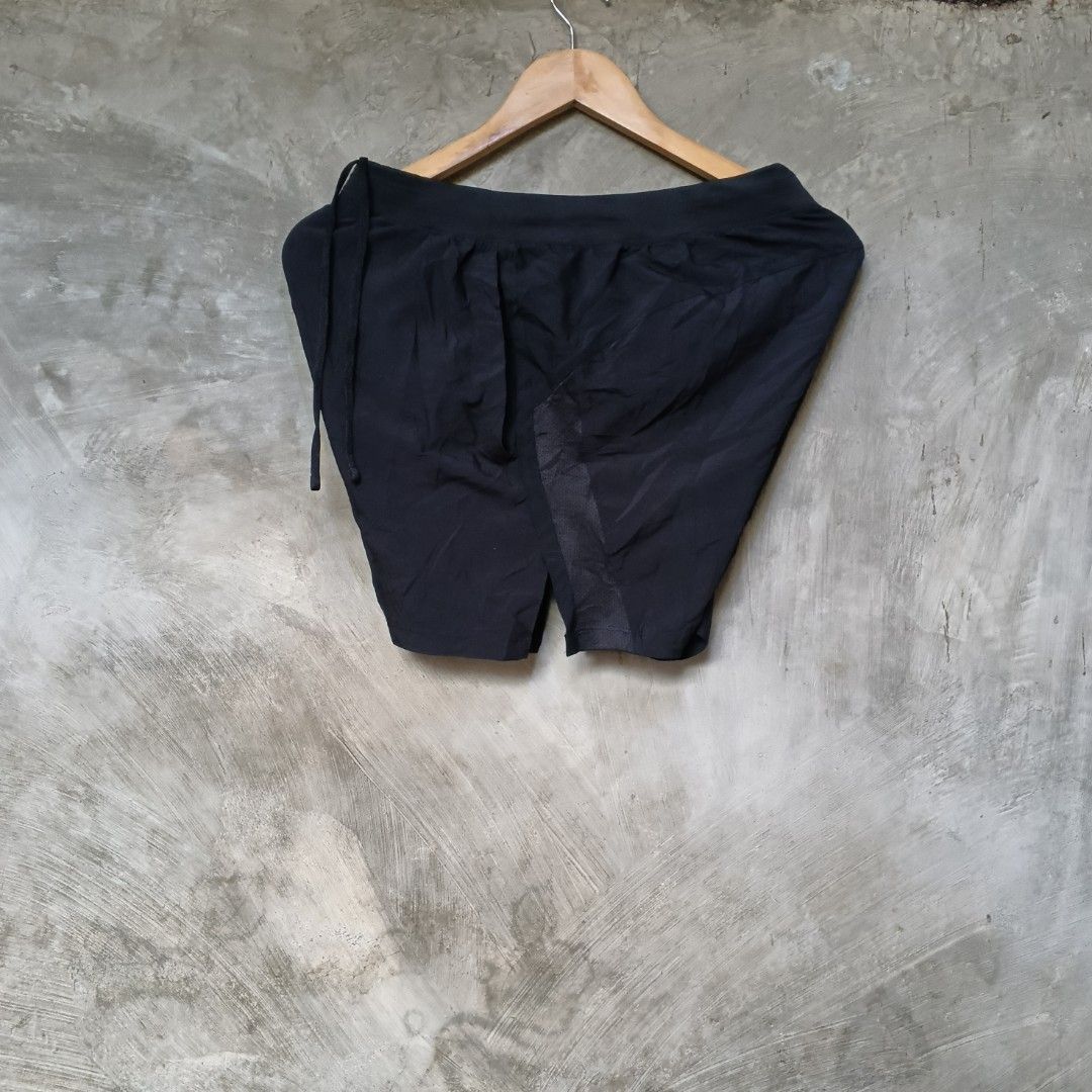 UNDER ARMOUR RUNNING SHORT (Category: Shorts) located in Polomolok. Submitted by cjramada (Listing ID 1469615694, Image 3). Description: UNDER ARMOUR RUNNING SHORT ‎ ‎Excellent Condition ‎Size - Medium ‎Waistline - 28-30 Length - 14 ‎Color Rate - 9.8/10 ‎No Issues 💯 ‎ ‎₱499+SF📩 ‎.