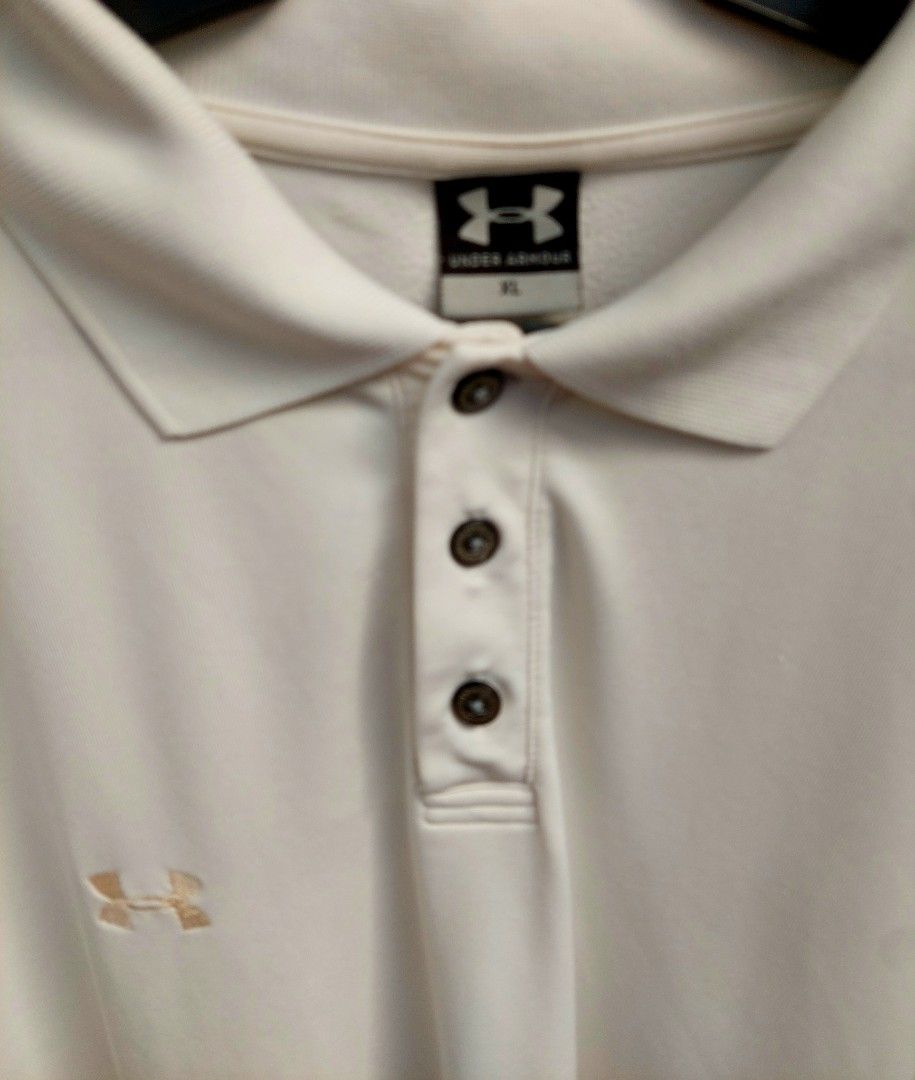 Under Armour Size XL (Category: Tshirts & Polo Shirts ) located in Quezon City. Submitted by donjie (Listing ID 1469679480, Image 2). Description: TShirt Under Armour Size XL.