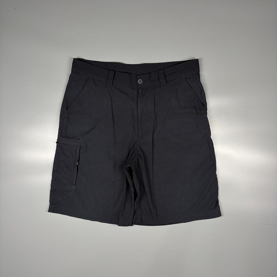 Under Armour Tactical Short (Category: Activewear) located in Cavite. Submitted by onebeancent (Listing ID 1469600020, Image 1). Description: Size: 34 to 36 Waistline Dimension: 21" Length Color: Black Color Rate: 9.8/10 Issue: None Condition: Almost new‼️ Price: 850php Additional Shipping Fee (J&T Small Pouch) 75php Luzon 100php visayas 120php mindanao.