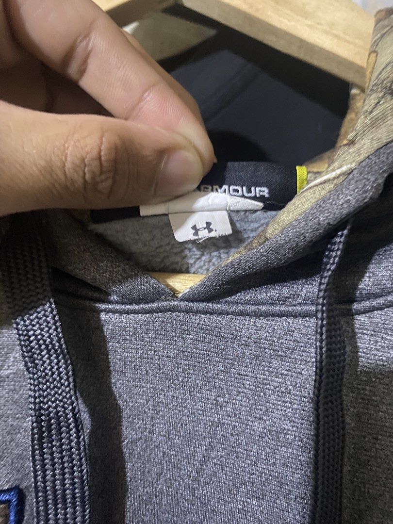 Under armour x real tree hodie (Category: Coats, Jackets and Outerwear) located in Paracale. Submitted by marthtift_88marceloveri (Listing ID 1469581916, Image 3). Description: Authentic Dimes 31x23 No issue Like new condition .