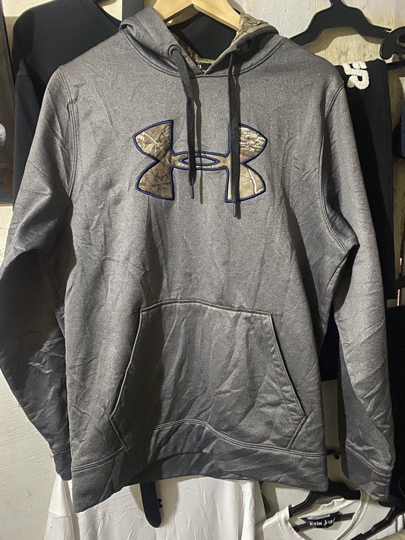 Under armour x real tree hodie (Category: Coats, Jackets and Outerwear) located in Paracale. Submitted by marthtift_88marceloveri (Listing ID 1469581916, Image 1). Description: Authentic Dimes 31x23 No issue Like new condition .