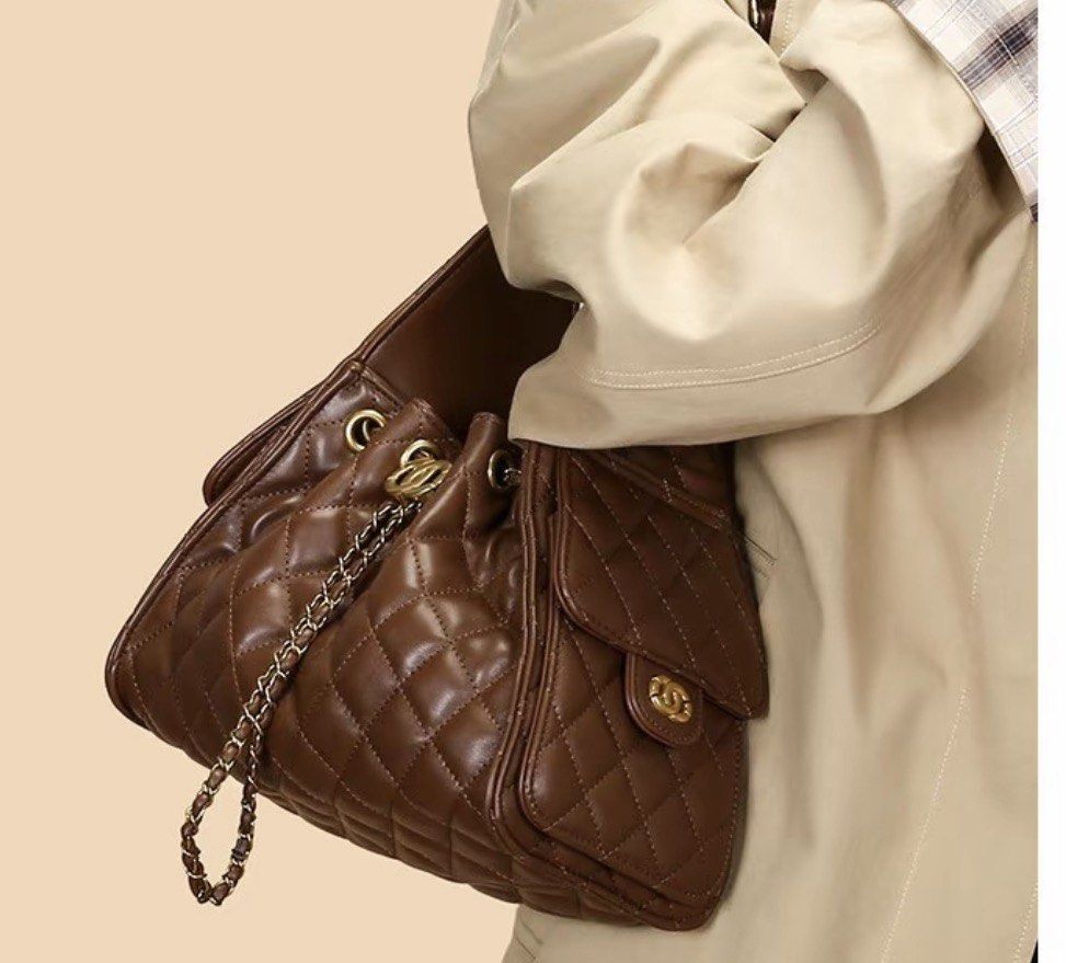 Underarm bag black or brown (Category: Shoulder Bags) located in Manila. Submitted by vintageaccessories (Listing ID 1469581212, Image 2). Description: .