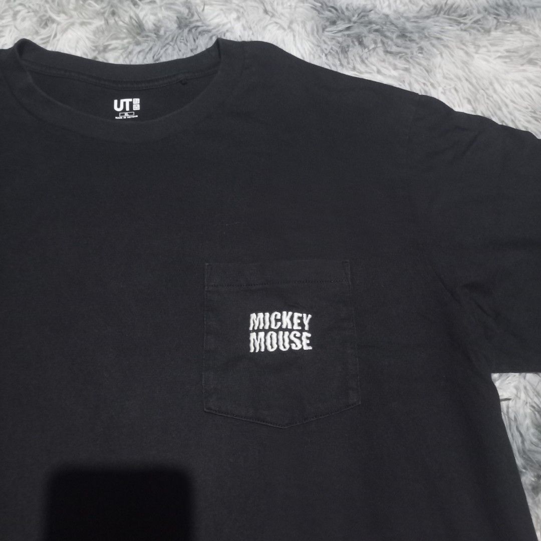 Uniclo x mickey mouse artz (Category: Activewear) located in Cebu City. Submitted by sukitriftshop474747 (Listing ID 1469751974, Image 2). Description: Excellent condition No issue Size XL 23x29 Colorate 9.5/10 Authentic.