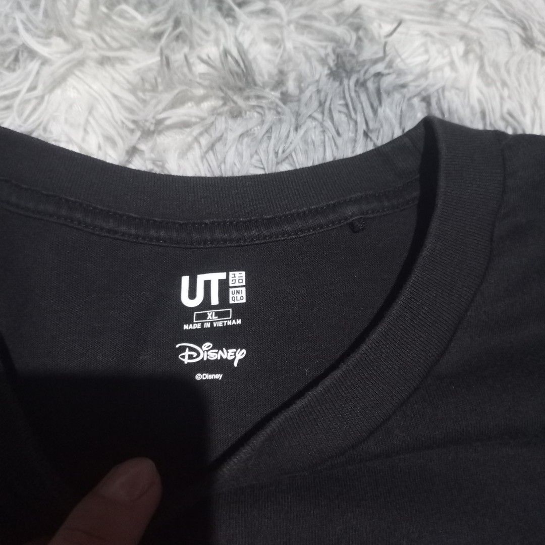 Uniclo x mickey mouse artz (Category: Activewear) located in Cebu City. Submitted by sukitriftshop474747 (Listing ID 1469751974, Image 3). Description: Excellent condition No issue Size XL 23x29 Colorate 9.5/10 Authentic.