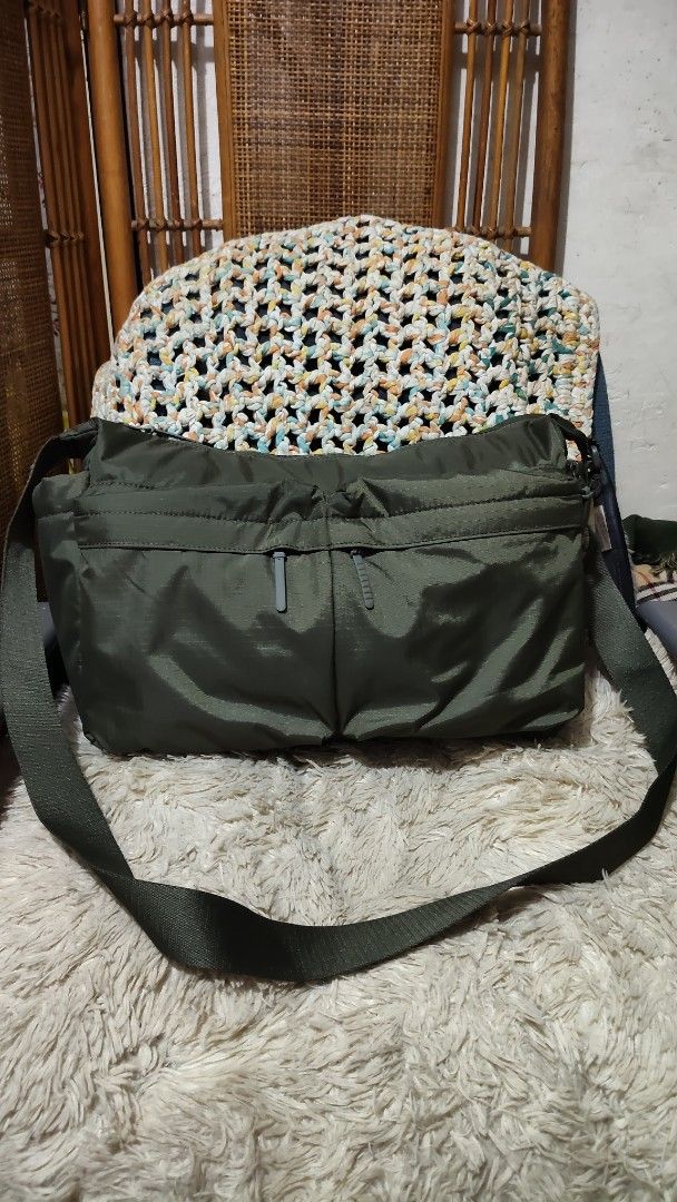 Uniqlo (Category: Cross-body Bags) located in Cebu City. Submitted by lumaynojes00490 (Listing ID 1469672513, Image 3). Description: unused condition med.to semi large size .