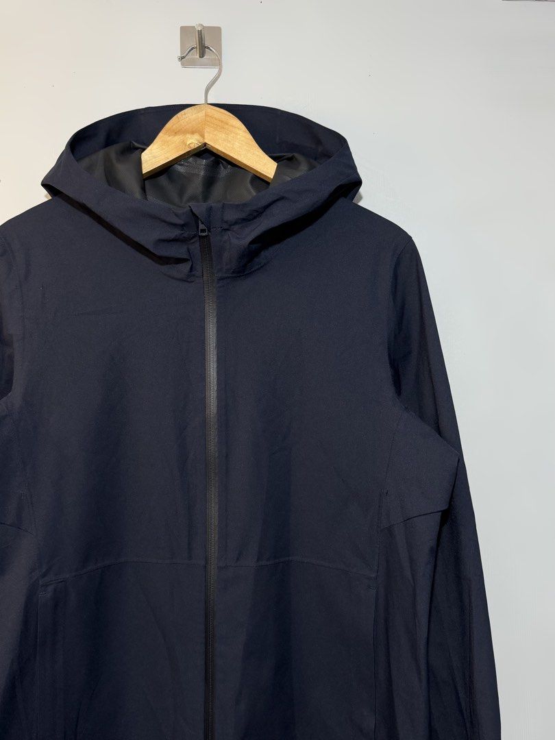 Uniqlo 3D Blocktech Water Repellent (Category: Coats, Jackets and Outerwear) located in Calauan. Submitted by qual1thrifty.stuff (Listing ID 1469683435, Image 3). Description: Uniqlo Blocktech W22 L 28 Large - XL Good as new Flawless.