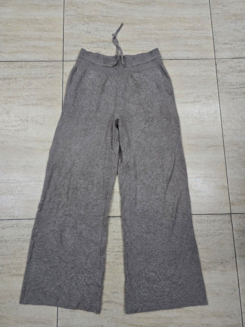 Uniqlo - Washable Knit Ribbed Pants (Category: Other Bottoms) located in Manila. Submitted by kk_gu.uniclothing.wear (Listing ID 1469729195, Image 2). Description: Uniqlo - Washable Knit Ribbed Pants Size - Large W - 28-36" L -37" Price : 400+sf MOP: GCash Courier — J&T Location: Santo Tomas, Pampanga.