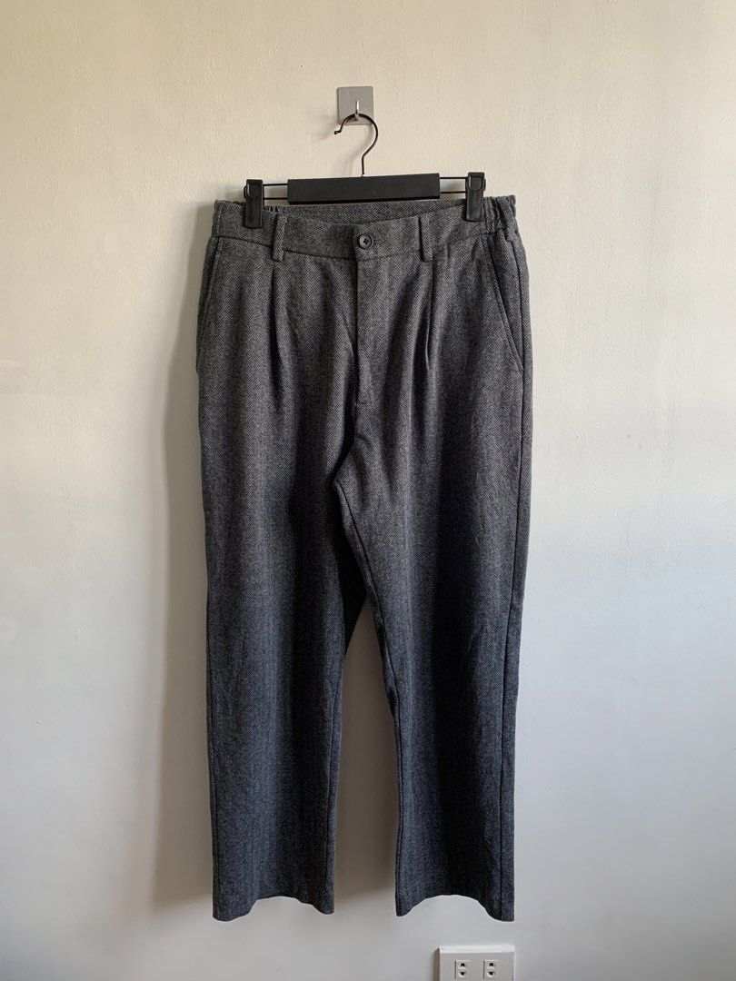 Uniqlo Ankle Pants (Category: Trousers) located in Tanauan. Submitted by ohnemiguel69 (Listing ID 1469714505, Image 1). Description: Uniqlo Ankle Pants No issue Washed already W- 30-32 L- 38 Leg Open- 8 ₱800+SF 📍TANAUAN CITY BATANGAS📍.