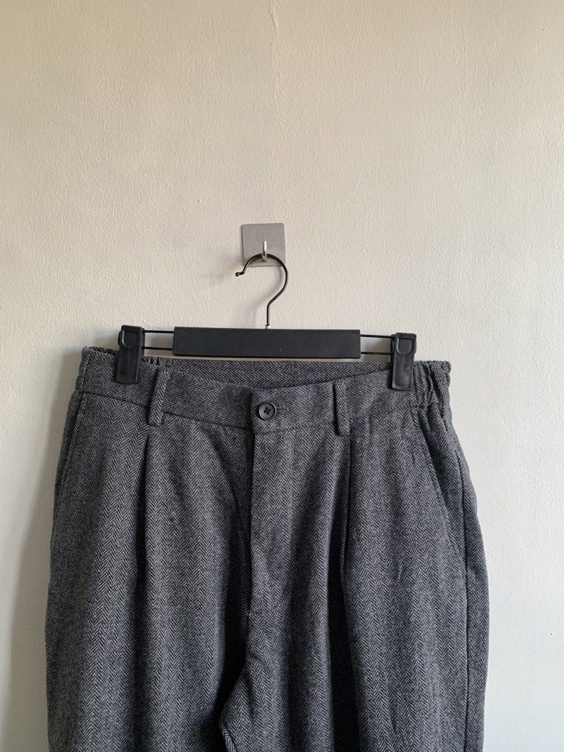 Uniqlo Ankle Pants (Category: Trousers) located in Tanauan. Submitted by ohnemiguel69 (Listing ID 1469714505, Image 3). Description: Uniqlo Ankle Pants No issue Washed already W- 30-32 L- 38 Leg Open- 8 ₱800+SF 📍TANAUAN CITY BATANGAS📍.