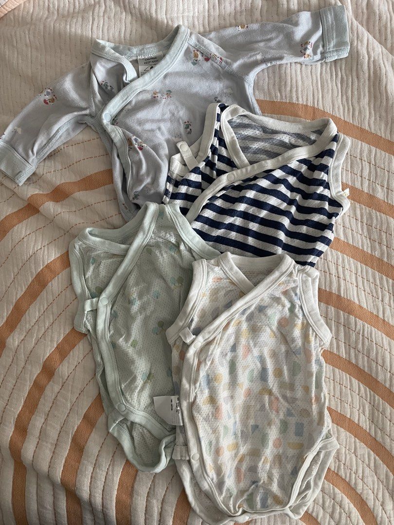 Uniqlo Baby Bodysuits Bundle (size 60) (Category: Babies & Kids Fashion) located in Pasig City. Submitted by ourpreloved.shop (Listing ID 1469600176, Image 1). Description: - Bundle of 4 baby bodysuits in great, well-cared-for condition Size 60/ 0-3 months - Breathable cotton fabric ideal - Convenient bottom snap closures for quick and easy diaper changes.