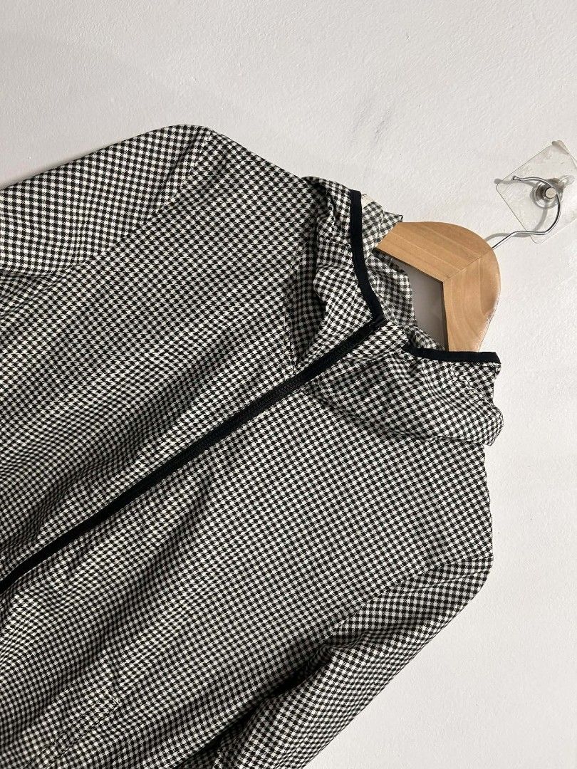 Uniqlo Black White Checkered Hooded Jacket (Category: Coats, Jackets and Outerwear) located in Rizal. Submitted by thrift_finds_739 (Listing ID 1469669750, Image 3). Description: NO ISSUE Excellent Condition | For women | Lightweight Size: Large Color rate: 9/10 Length: 23 Width: 20 Please manage your expectations — we open premium bulk ukay bundles shipped directly from the US! 🇺🇸.