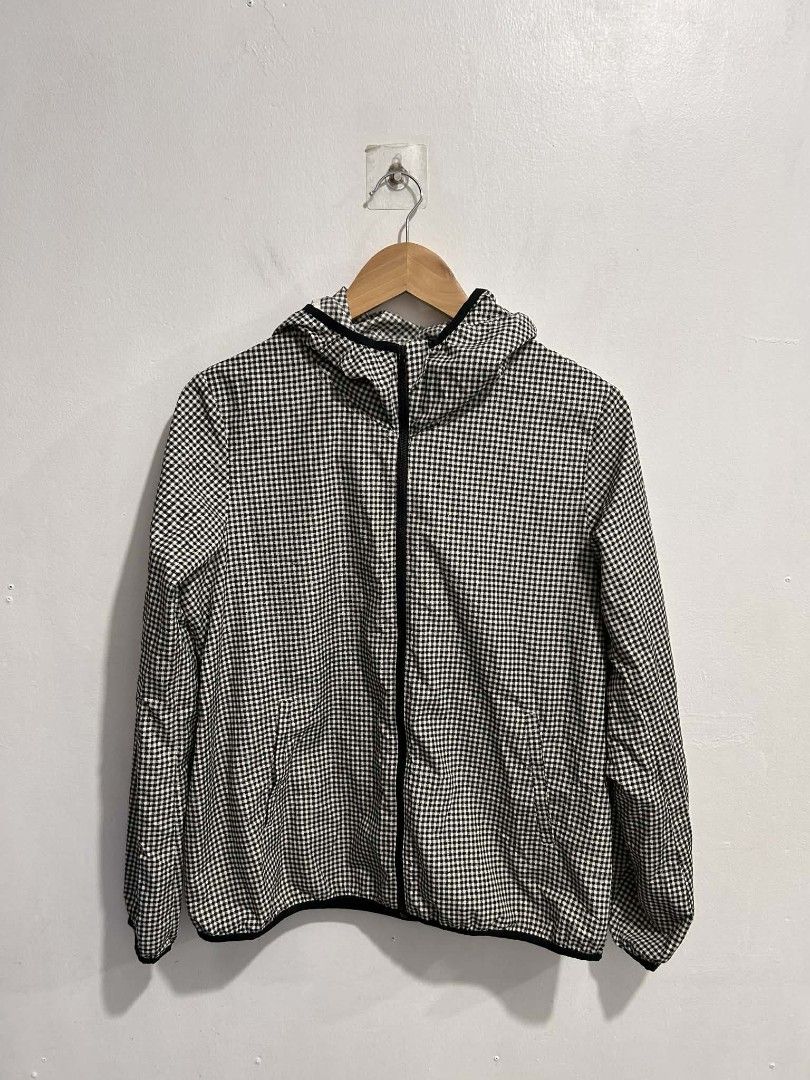 Uniqlo Black White Checkered Hooded Jacket (Category: Coats, Jackets and Outerwear) located in Rizal. Submitted by thrift_finds_739 (Listing ID 1469669750, Image 1). Description: NO ISSUE Excellent Condition | For women | Lightweight Size: Large Color rate: 9/10 Length: 23 Width: 20 Please manage your expectations — we open premium bulk ukay bundles shipped directly from the US! 🇺🇸.