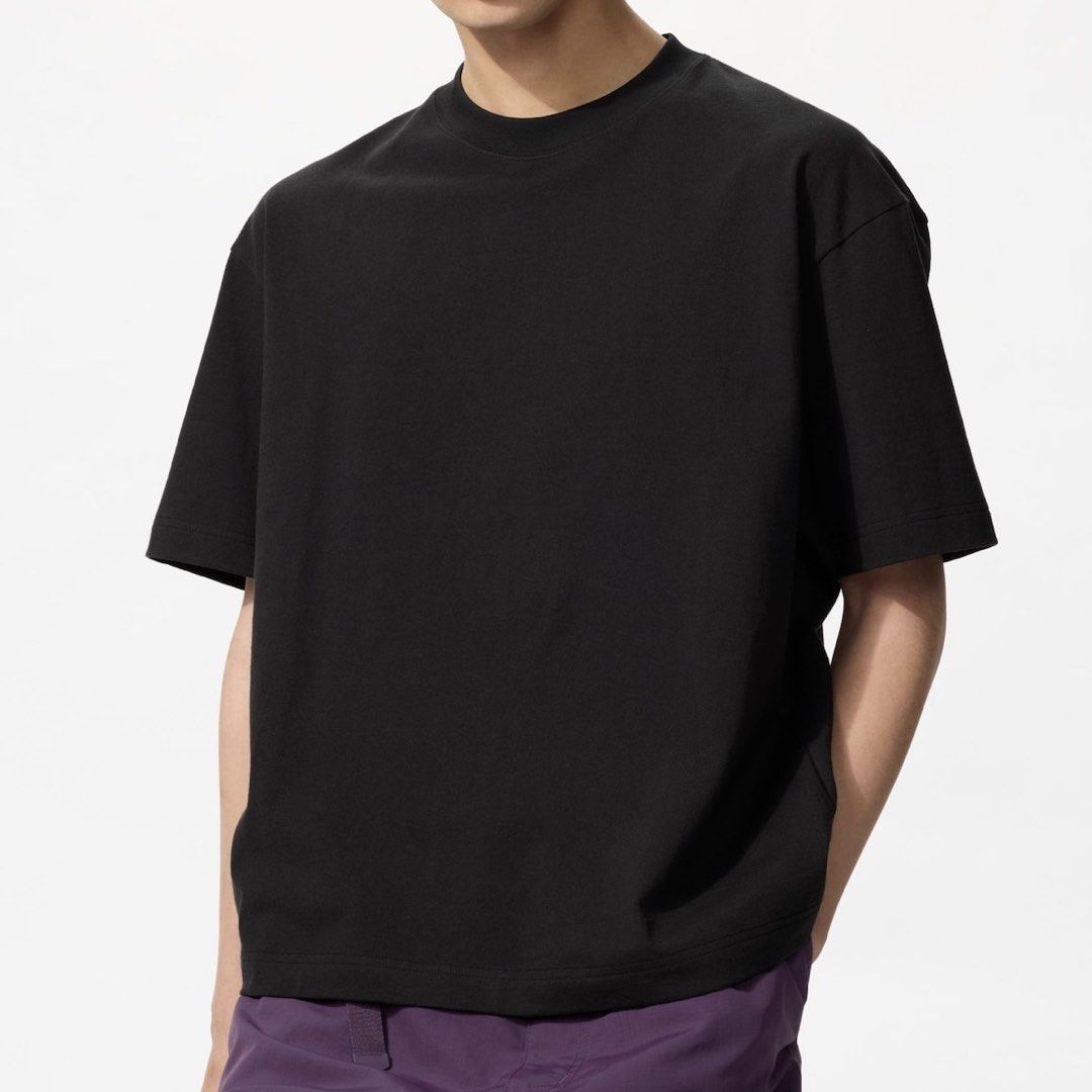 Uniqlo Boxy Cropped T-Shirt Medium (Category: Tshirts & Polo Shirts ) located in Manila. Submitted by heyadia (Listing ID 1469610158, Image 1). Description: BLACK - BRAND NEW - MEN'S SIZE TAKE 2 FOR 500 TAKE 1 FOR 300 - Brand: Uniqlo - Condition: Brand new with tags (Size M) - Colors available: Solid Black and White - Material: 100% soft and breathable cotton - Fit: Regular fit with classic crew neckline RFS: Wrong size.