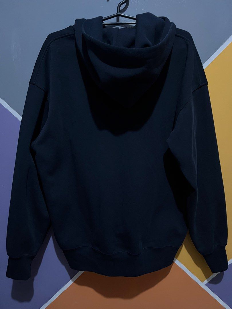 Uniqlo C Hoodie Jacket (Category: Coats, Jackets and Outerwear) located in Lingayen. Submitted by moreonuniqlo (Listing ID 1469680693, Image 2). Description: Uniqlo C Hoodie Jacket Navy Blue Medium on Tag (23x27) Good as New No Issue.