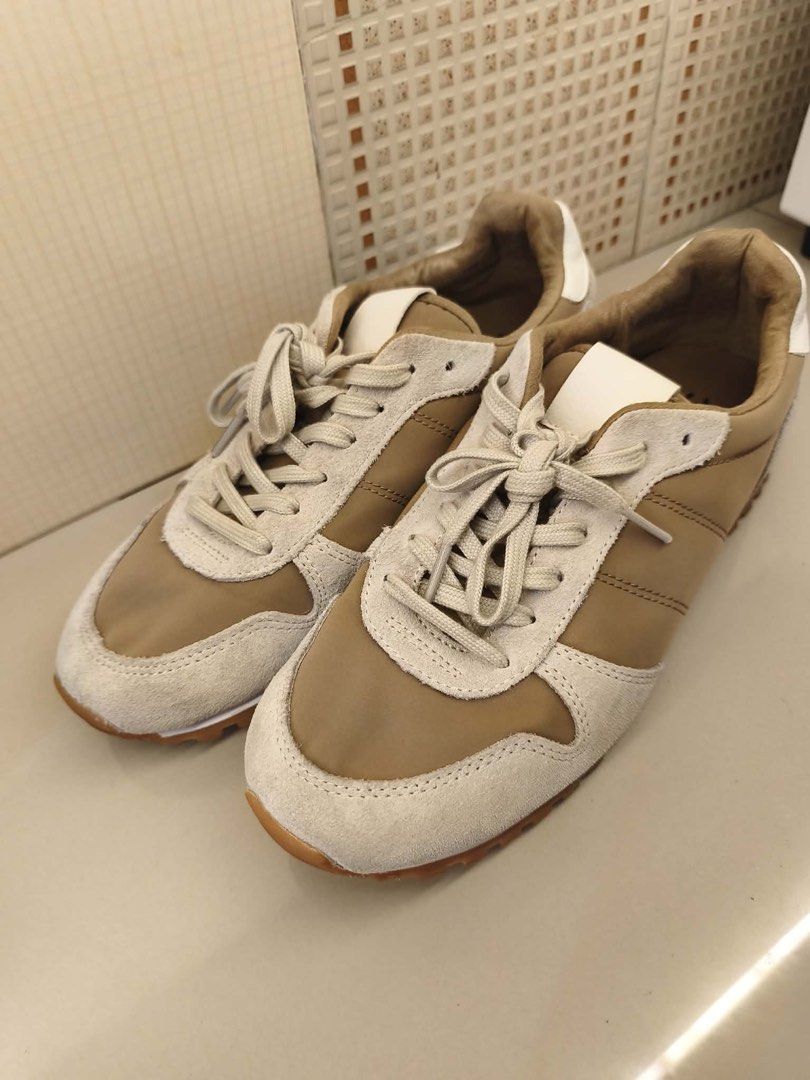 UNIQLO Combination Sneaker Beige (Category: Sneakers) located in Taytay. Submitted by nrw97 (Listing ID 1469612246, Image 3). Description: - Brand: Uniqlo - Style: Combination Sneakers - Color: Beige - Size: Size 8.5 (Unisex design) - Material: Suede and nylon mixed texture upper - Sole: Classic gum rubber outsole - Condition: Clean, worn once - Original Retail Price: PHP 2,490.