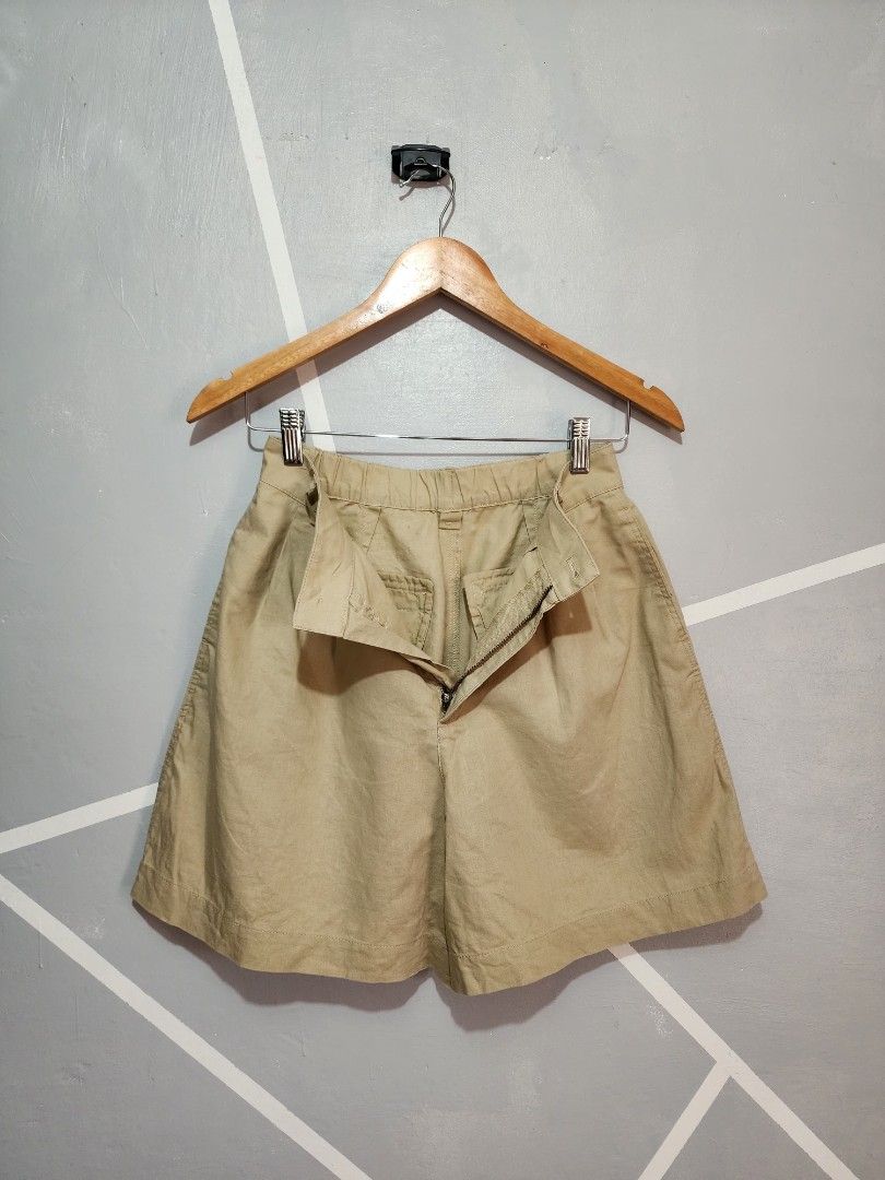 UNIQLO COTTON LINEN BLEND SHORT (Category: Shorts) located in General Trias. Submitted by ksclothingbyjuy (Listing ID 1469726833, Image 2). Description: Small on tag 26-28 Detailed in Photo uploaded.