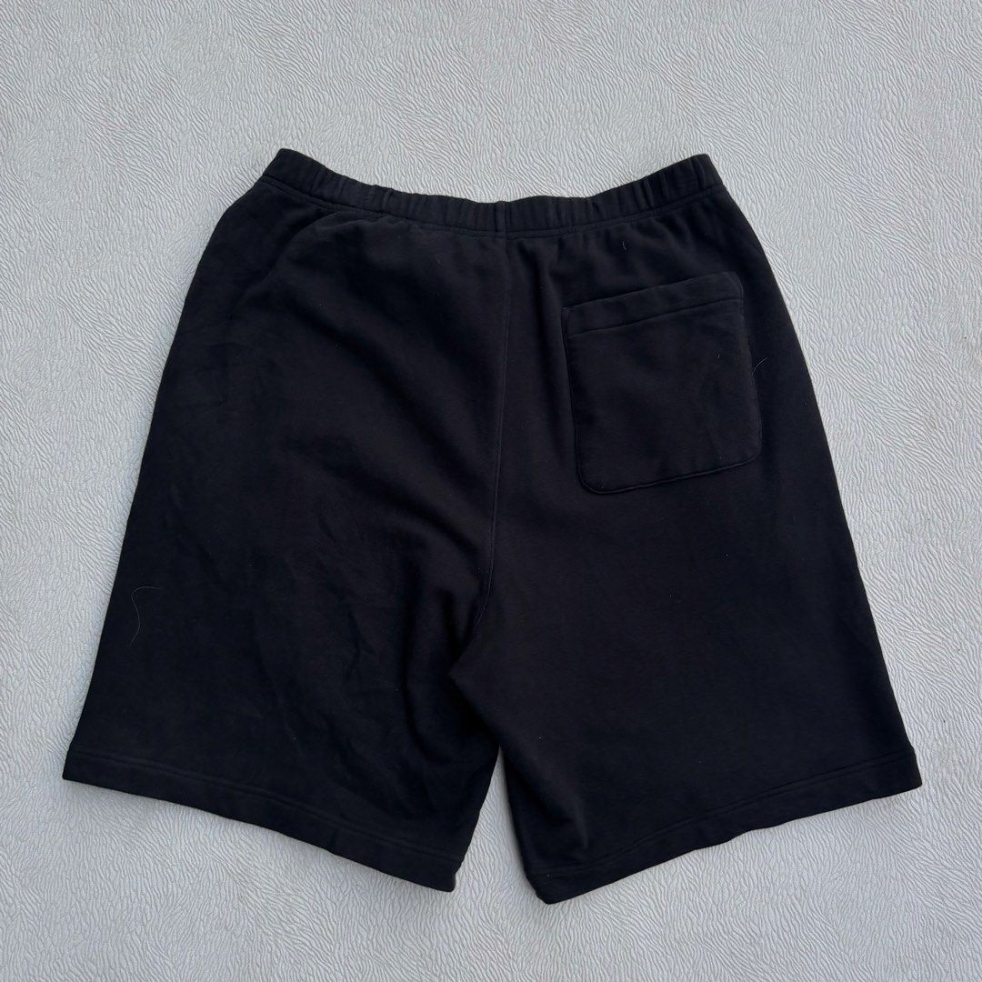 Uniqlo Cotton Shorts (Category: Shorts) located in Baybay. Submitted by thrift.ed2023 (Listing ID 1469627227, Image 2). Description: Uniqlo Cotton Short 30” to 34” Waistline 24” Length No Issue Need Wash Good as New .