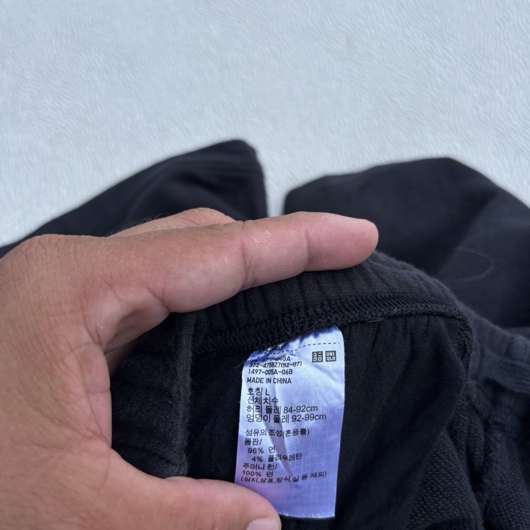 Uniqlo Cotton Shorts (Category: Shorts) located in Baybay. Submitted by thrift.ed2023 (Listing ID 1469627227, Image 3). Description: Uniqlo Cotton Short 30” to 34” Waistline 24” Length No Issue Need Wash Good as New .