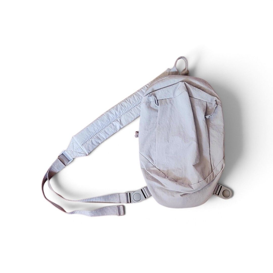 Uniqlo Crossbody Bag (Category: Belt bags, Clutches and Pouches) located in Manila. Submitted by 7100treasure.co (Listing ID 1469576955, Image 1). Description: As new Authentic.