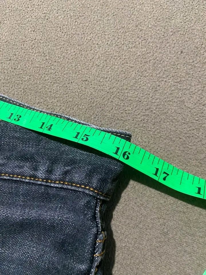 Uniqlo Denim Jeans (Category: Jeans) located in Cebu City. Submitted by badat23 (Listing ID 1469639818, Image 2). Description: Excellent condition minimal issue:sign of usage Dm💌.