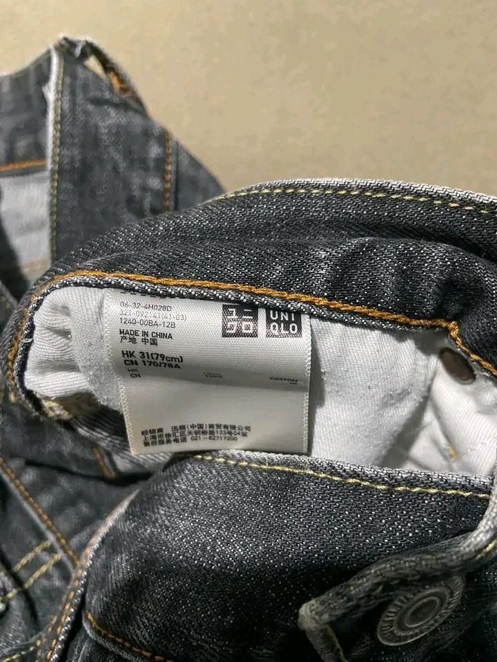 Uniqlo Denim Jeans (Category: Jeans) located in Cebu City. Submitted by badat23 (Listing ID 1469639818, Image 3). Description: Excellent condition minimal issue:sign of usage Dm💌.