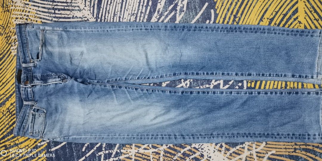 Uniqlo denim pants (Category: Jeans) located in San Jose. Submitted by thrift_ni_sir (Listing ID 1469702089, Image 1). Description: Excellent condition MOP gcash MOD j&t Add shipping fee.