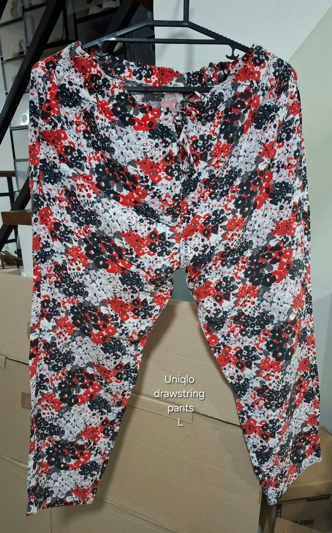 UNIQLO Floral Drawstring Pants (Category: Other Bottoms) located in Pasig City. Submitted by dripcounty (Listing ID 1469687948, Image 1). Description: UNIQLO Floral Drawstring Pants ₱250 Bought in the Philippines Size: Large Condition: Good / preloved Red, black and white floral drawstring pants. Actual item shown in photos. Delivery fee shouldered by buyer (Lalamove / other courier). Item price excludes delivery. Payment via cash / GCash / bank 