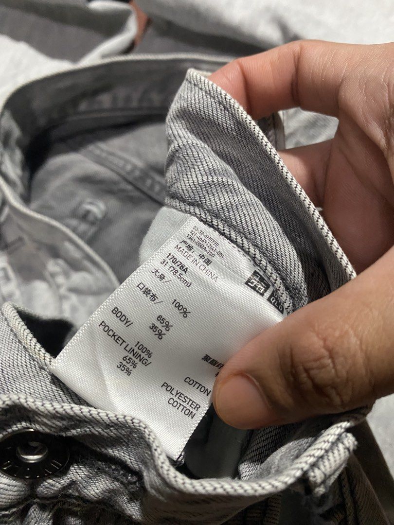 Uniqlo gray pants (Category: Jeans) located in Paracale. Submitted by marthtift_88marceloveri (Listing ID 1469711735, Image 3). Description: Authentic Like new Need wash No issue.