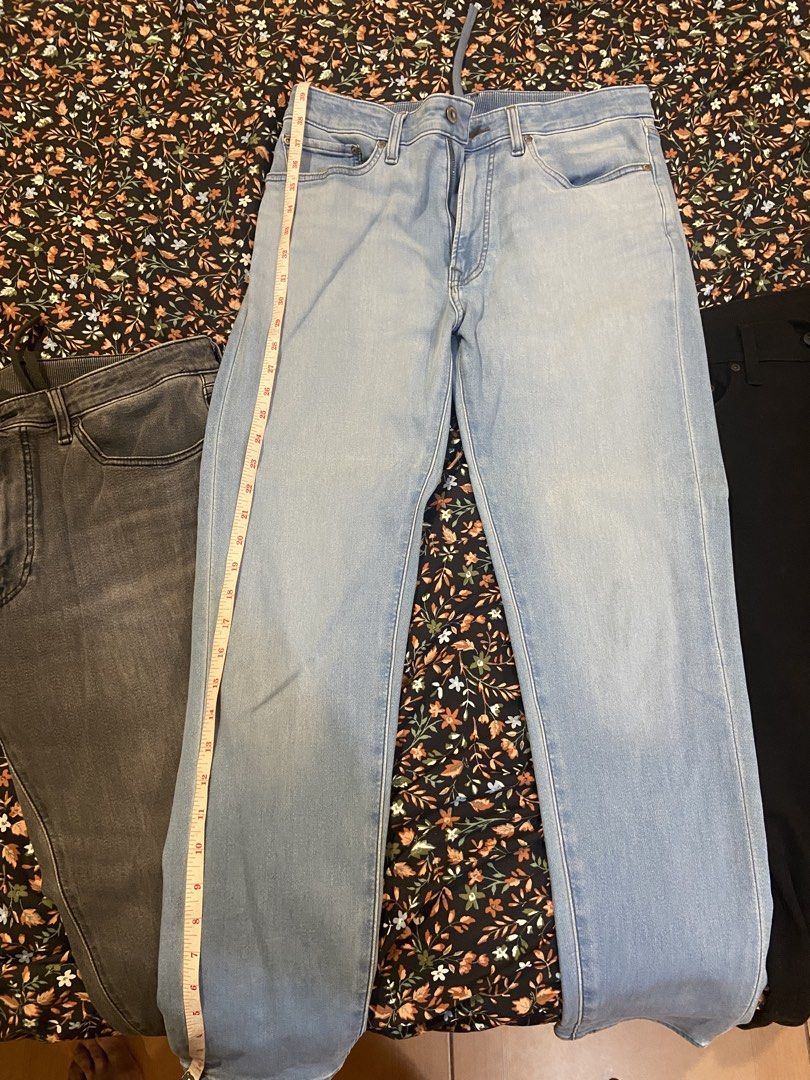 Uniqlo Jeans (Category: Jeans) located in Manila. Submitted by archiebald24 (Listing ID 1469739545, Image 3). Description: Uniqlo EZY Jeans All size Medium 3 for 1250 Barely used- no issues Rfs: decluttering + funds For shipping 📍Cainta Rizal.