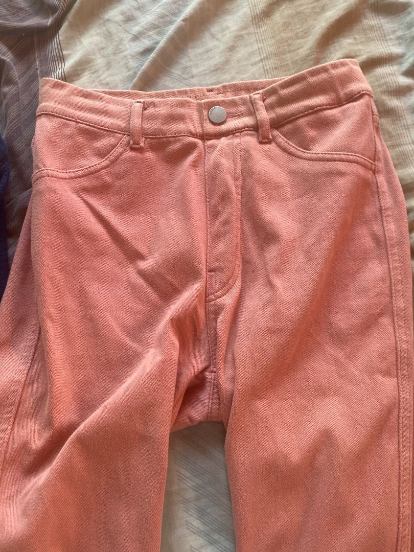 Uniqlo Jeggings (Category: Jeans) located in Manila. Submitted by franzboots95 (Listing ID 1469645481, Image 1). Description: .