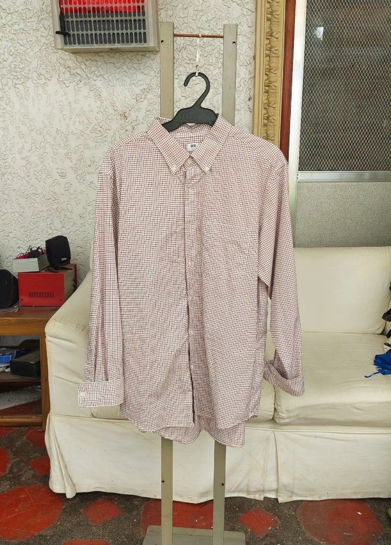 Uniqlo Long Sleeve, Size L (Category: Formal Shirts) located in Quezon City. Submitted by donjie (Listing ID 1469672249, Image 1). Description: Men's Long Sleeve Uniqlo Size L.