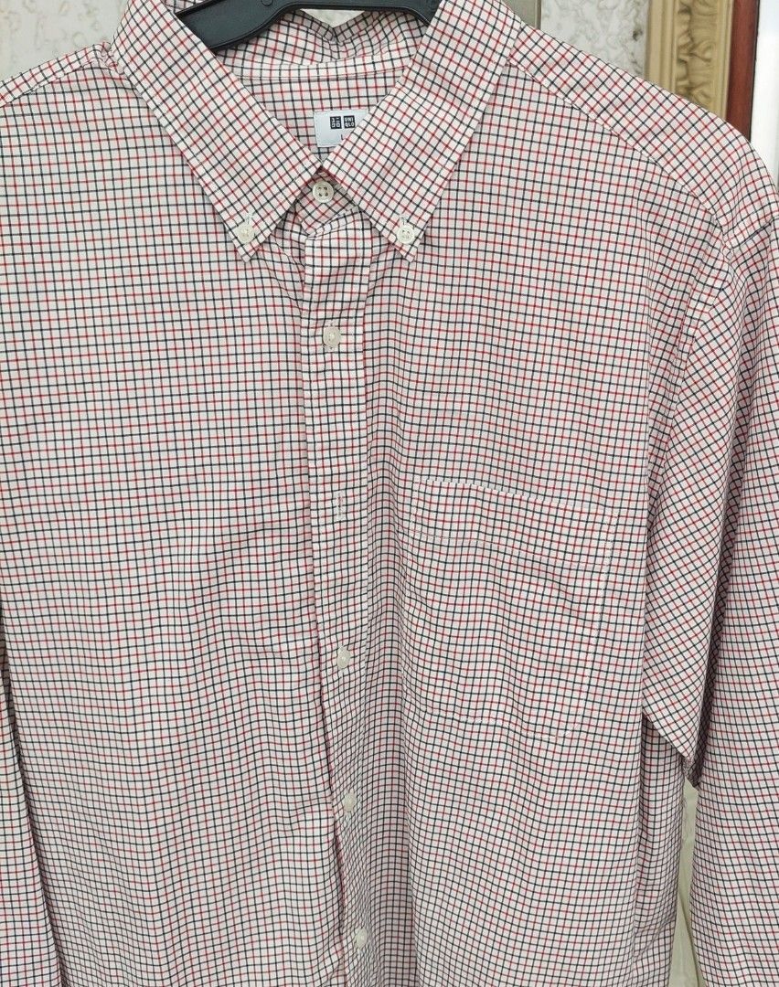 Uniqlo Long Sleeve, Size L (Category: Formal Shirts) located in Quezon City. Submitted by donjie (Listing ID 1469672249, Image 3). Description: Men's Long Sleeve Uniqlo Size L.