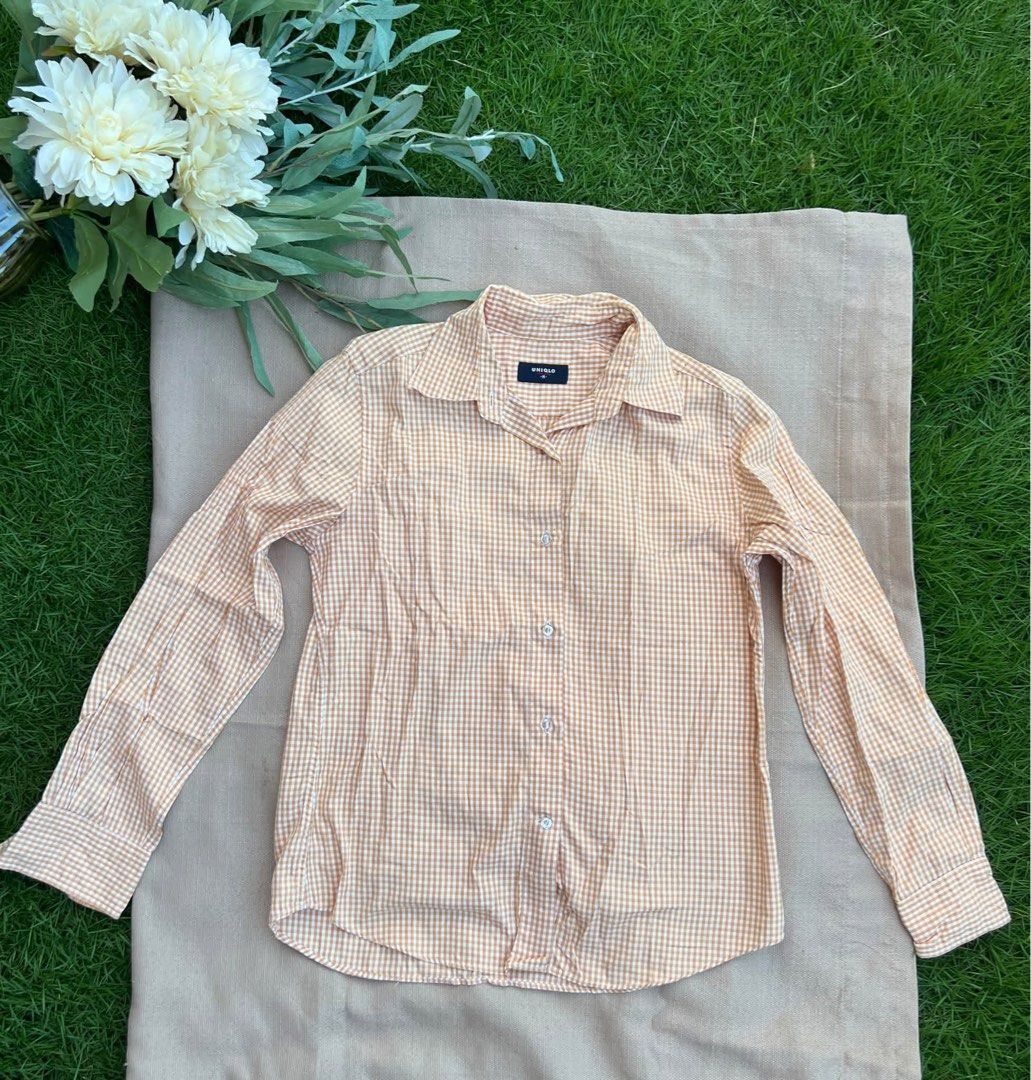 UNIQLO LONGSLEEVES (Category: Longsleeves) located in Pili. Submitted by thankyounext_bicol (Listing ID 1469712910, Image 1). Description: UNIQLO cotton gingham check long-sleeve shirt S-M Like new 💛.