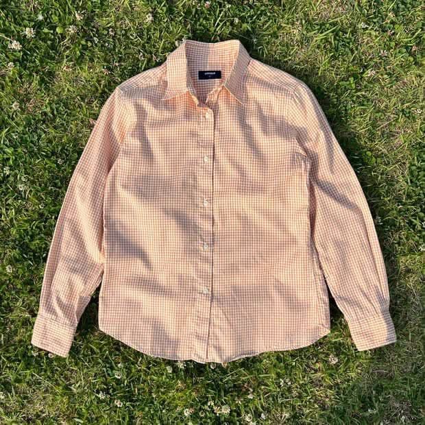 UNIQLO LONGSLEEVES (Category: Longsleeves) located in Pili. Submitted by thankyounext_bicol (Listing ID 1469712910, Image 2). Description: UNIQLO cotton gingham check long-sleeve shirt S-M Like new 💛.