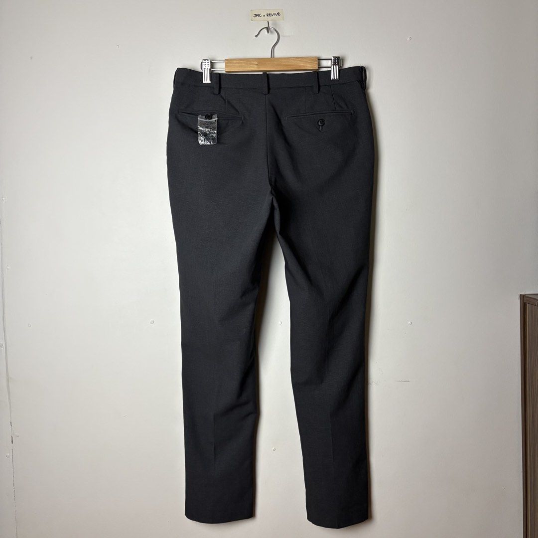 UNIQLO MEN’S Miracle Air Pants (Category: Trousers) located in Cagayan de Oro. Submitted by reviveco (Listing ID 1469720747, Image 2). Description: UNIQLO MEN’S Miracle Air Pants •Good as new condition •Size: 79 CM •Waistline: 31-32 •Length: 40 •Leg opening: 7 •Color rate: 10/10 •Colorway: Dark gray •No issue 🏷️+sf For more information kindly DM me📩 📍Location: Cagayan De Oro City, 9000.