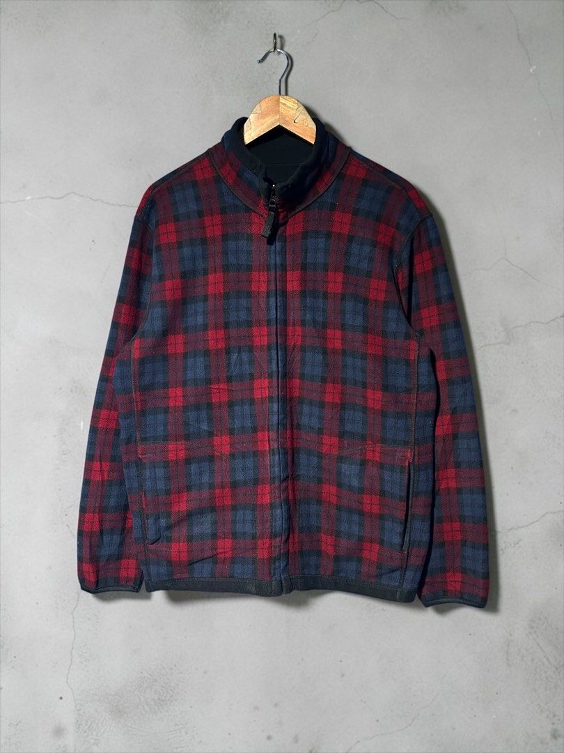 Uniqlo Mens Reversible Zip-Up Jacket (Category: Coats, Jackets and Outerwear) located in Caloocan City. Submitted by marcapina2211 (Listing ID 1469701775, Image 1). Description: Uniqlo Mens Fleece Reversible Zip-Up Jacket Large Dimes: 22x28 No issue excellent condition 📍North Caloocan.