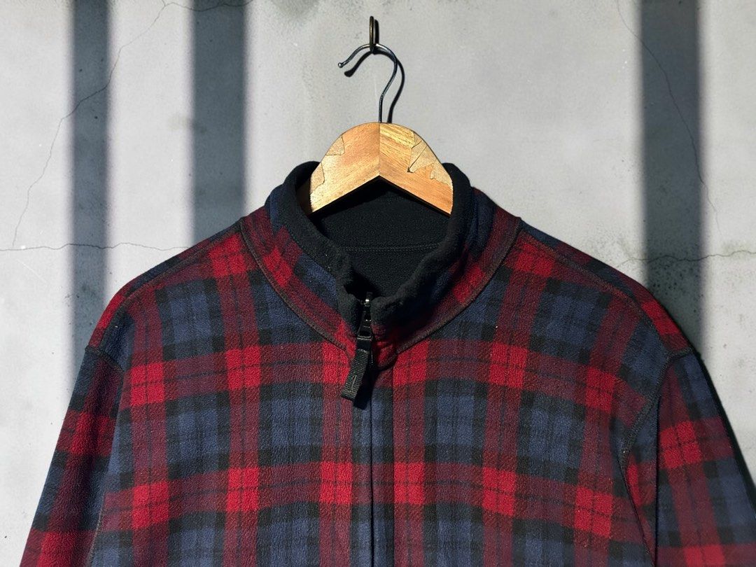 Uniqlo Mens Reversible Zip-Up Jacket (Category: Coats, Jackets and Outerwear) located in Caloocan City. Submitted by marcapina2211 (Listing ID 1469701775, Image 3). Description: Uniqlo Mens Fleece Reversible Zip-Up Jacket Large Dimes: 22x28 No issue excellent condition 📍North Caloocan.