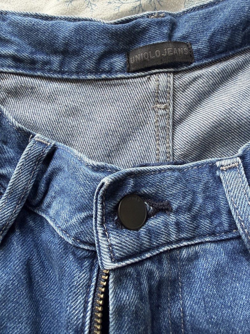 Uniqlo Men’s Straight Pants (Category: Jeans) located in Makati City. Submitted by declutterwithella (Listing ID 1469620536, Image 2). Description: Brand: Uniqlo (not ukay, personal use) Size: Small Used twice only! Huhu Reason for selling: Sikip na 😅 .