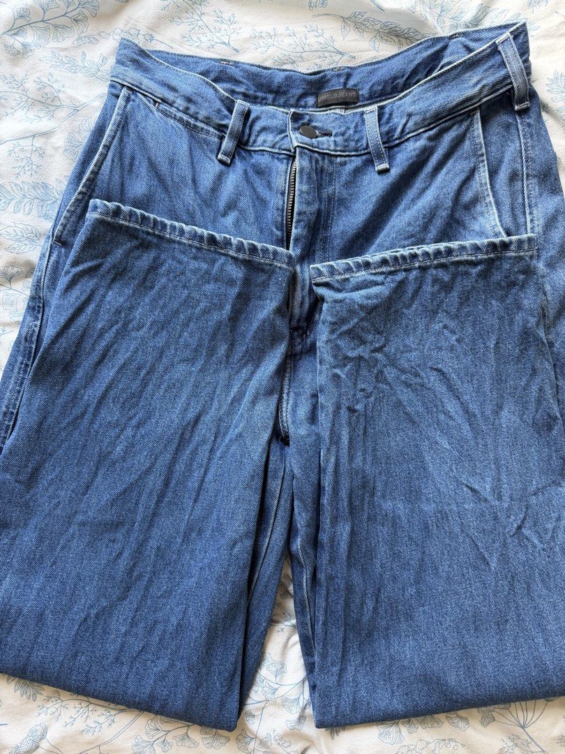 Uniqlo Men’s Straight Pants (Category: Jeans) located in Makati City. Submitted by declutterwithella (Listing ID 1469620536, Image 1). Description: Brand: Uniqlo (not ukay, personal use) Size: Small Used twice only! Huhu Reason for selling: Sikip na 😅 .