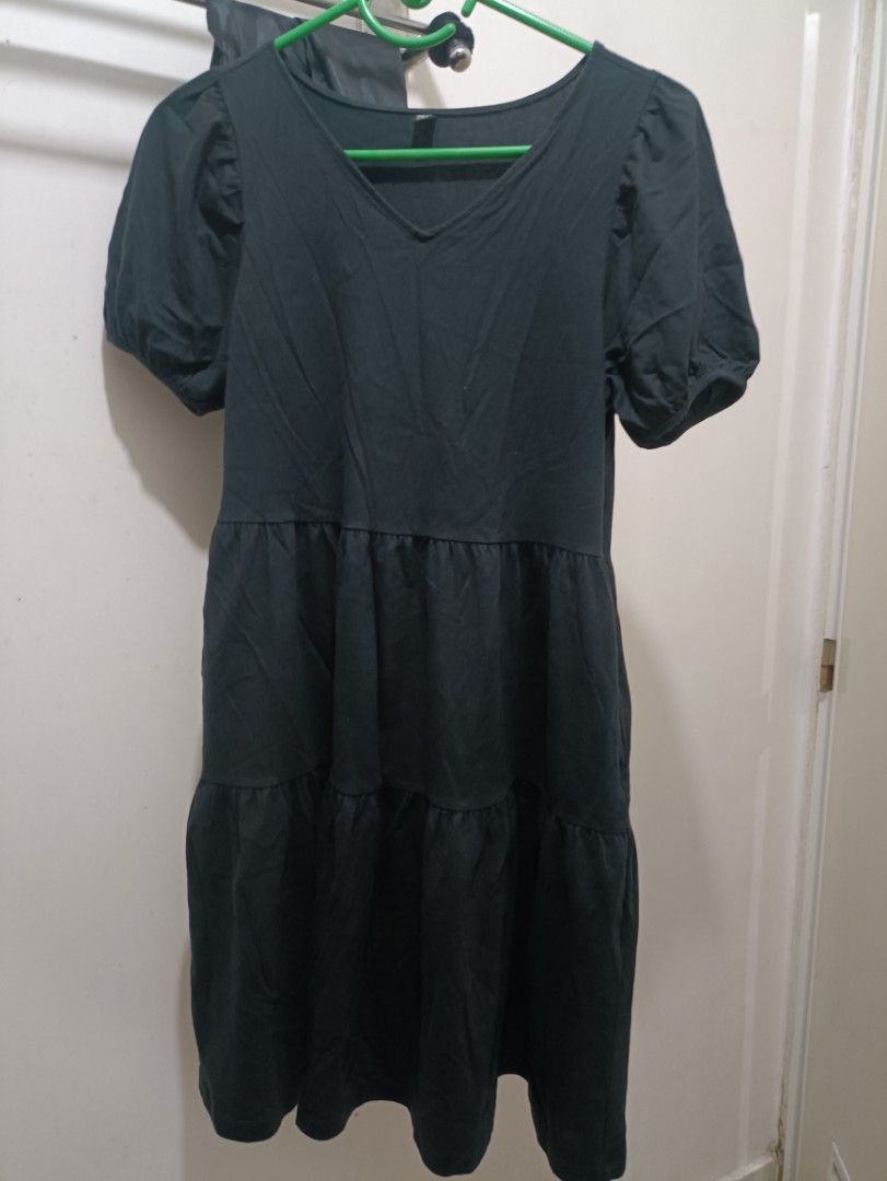 Uniqlo Mini Dress (Category: Dresses) located in Manila. Submitted by nicki1422 (Listing ID 1469584369, Image 2). Description: RFS: No longer fits me. Only worn once during my graduation! ✨ 💳 MOP: GCash or Bank Transfer 🚚 MOD: Lalamove only 📌 Shipping fee will be shouldered by the buyer..